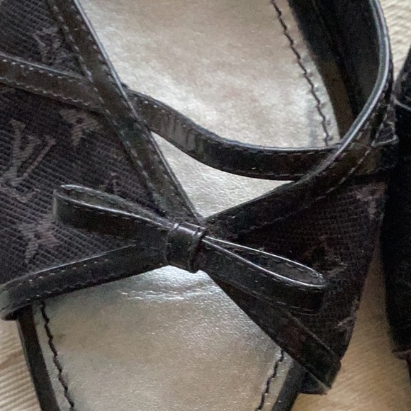 LOUIS VUITTON Black Fabric & Black Patent Mules - Picture 4 of 11